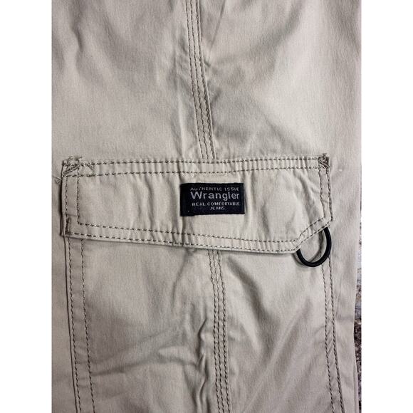 Wrangler Men's Khaki Cargo Shorts Size 40 Waist With A 10” Inseam. Look unworn - Picture 5 of 5